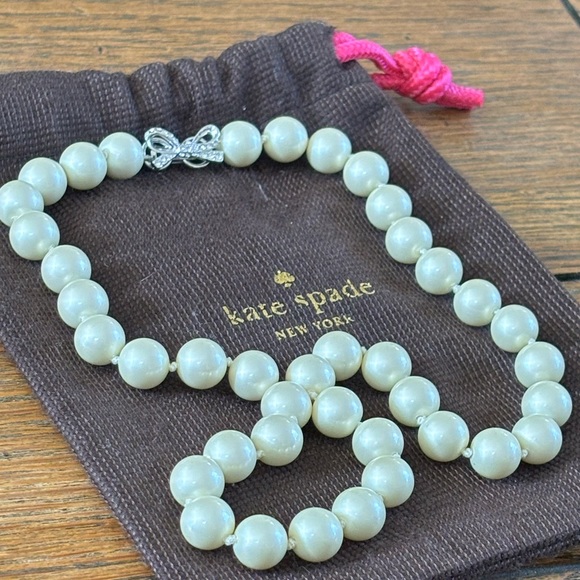 KATE SPADE Mini Skinny Bow Pearl Necklace (18”) - Picture 5 of 5